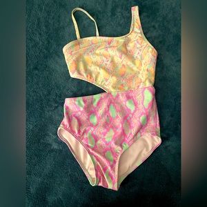 Beautiful girls swim light. Practically new. Barely worn it.